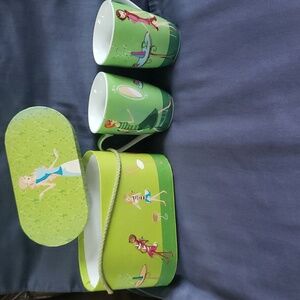 Set of mugs fashion vintage with adorable container to keep them ❤